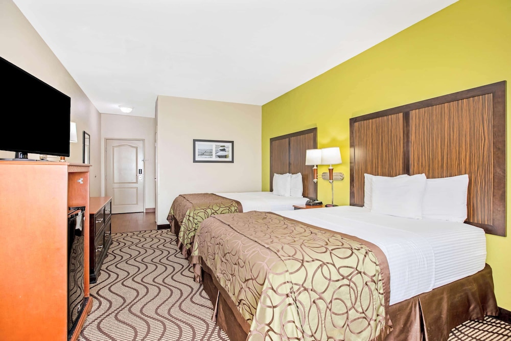 Room, 2 Queen Beds, Non Smoking (Mobility,Hearing,Tub w/Grab Bars) - Photo 4