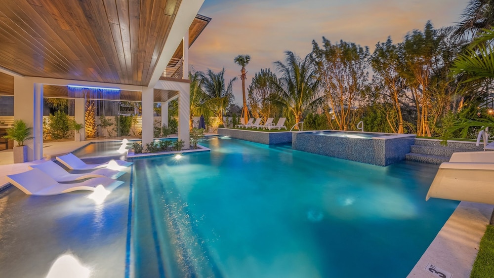Deep Blue Sea in Sarasota, 사진 6