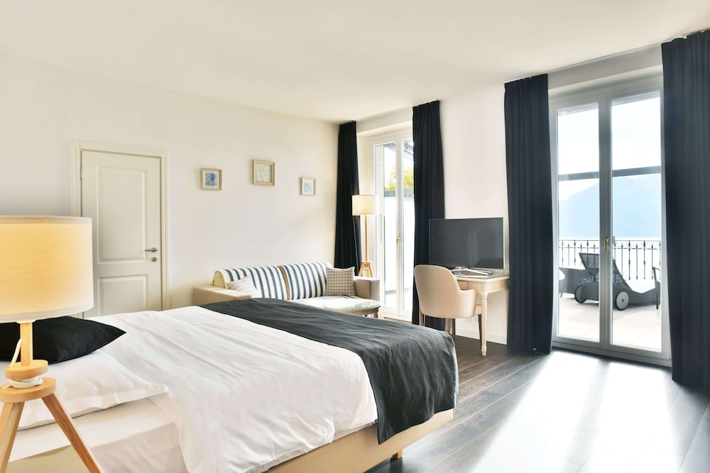 Suite, Lake View