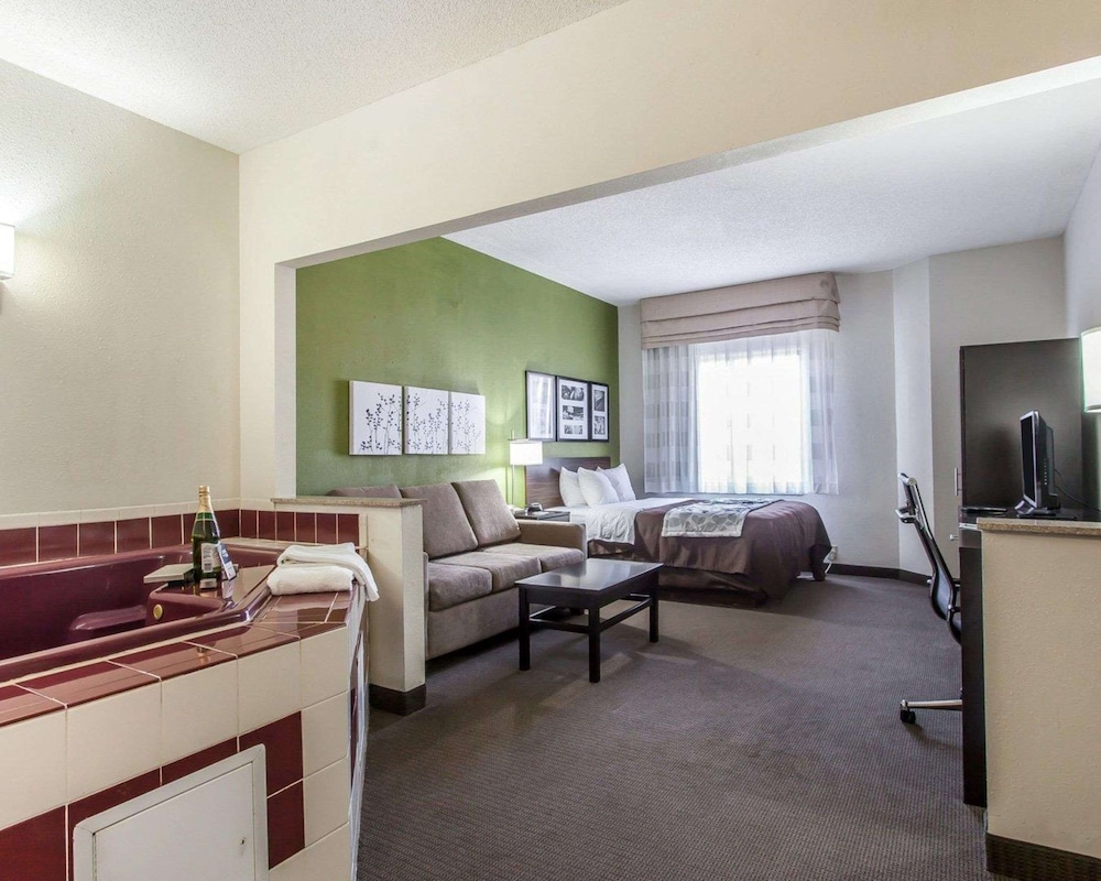 Suite, Multiple Beds, Non Smoking - Photo 1