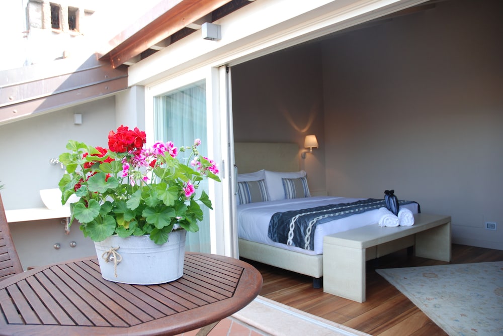 Suite, Partial Lake View (Prestige) - Photo 1