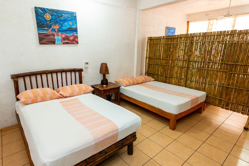 Standard Bungalow, Multiple Beds, Kitchen photo 2
