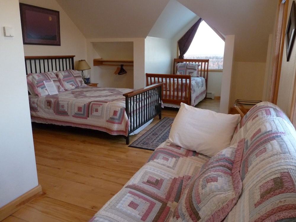 Suite, Mountain View (Mt. Hunter Room) photo 2