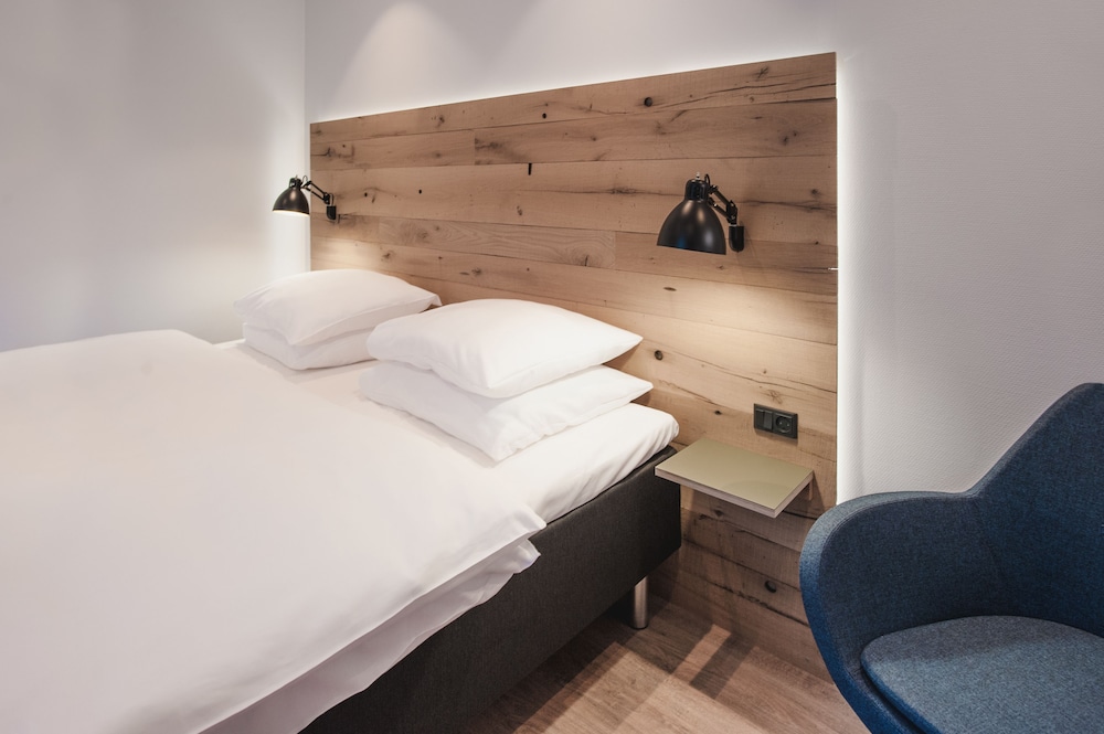 Double Room, 1 Queen Bed, Non Smoking photo 2