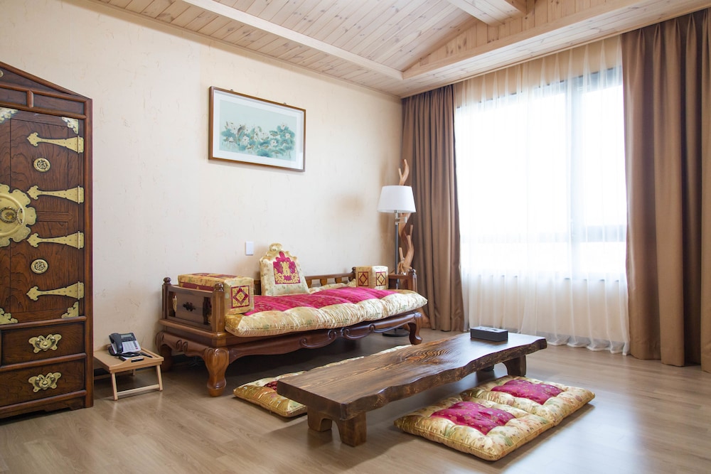 Daoom Family Room