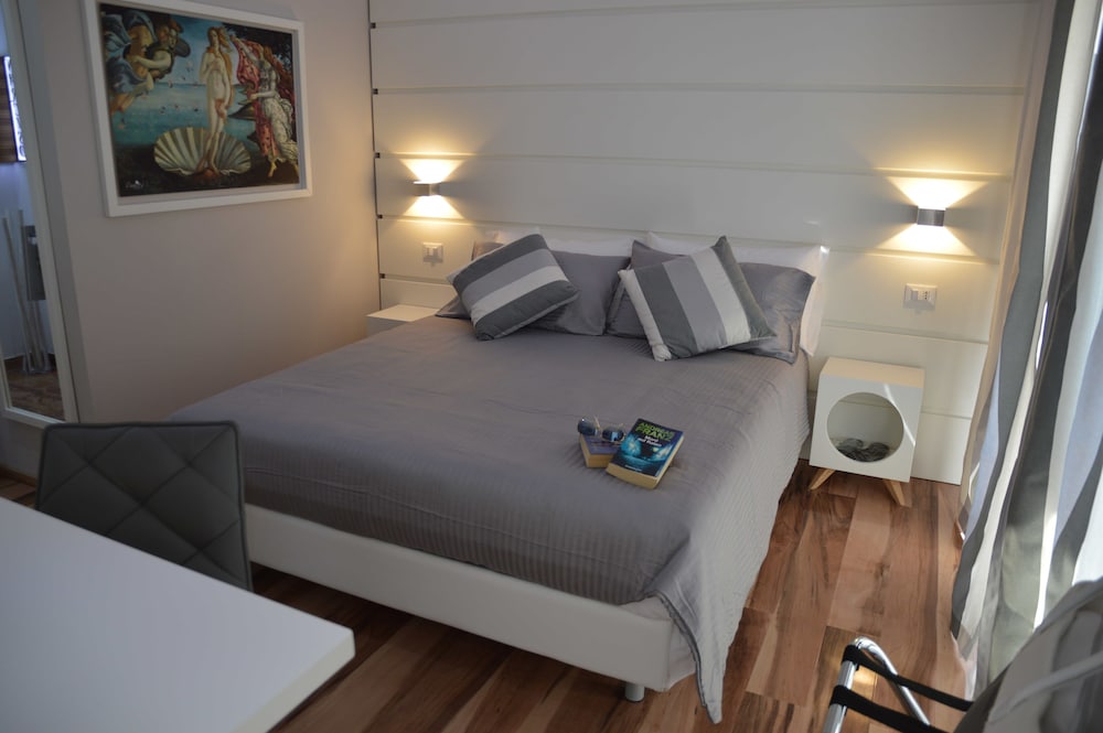 Deluxe Double Room, 1 King Bed, Accessible, City View