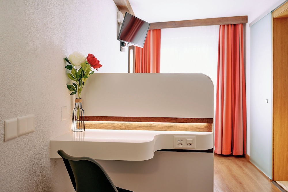 Basic Single Room, 1 Twin Bed, Non Smoking