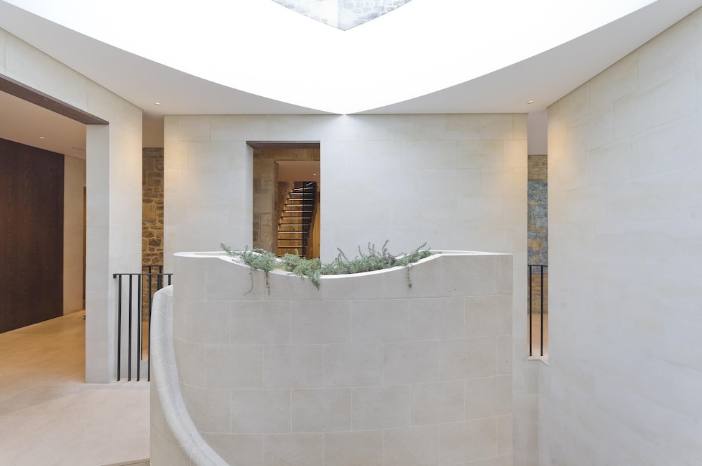 Stunning 5 bed Fulham Home w Indoor Pool Sauna and Private Garden, Photo 14