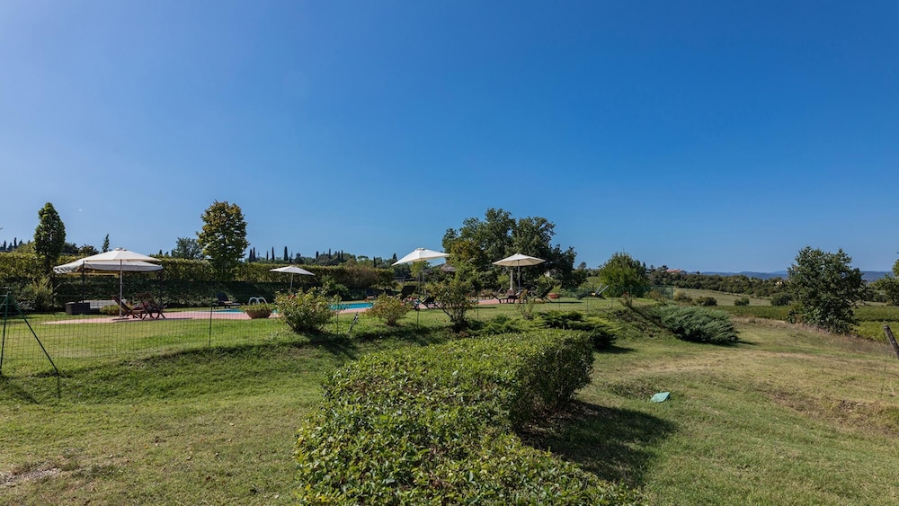 Villa photo 2
