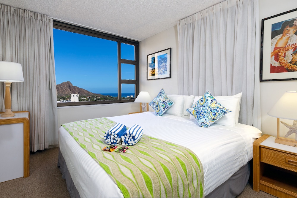 Diamond Head and Ocean views with King Bed and Parking: Apartment, 1 Bedroom, Balcony, Ocean View (0045) photo