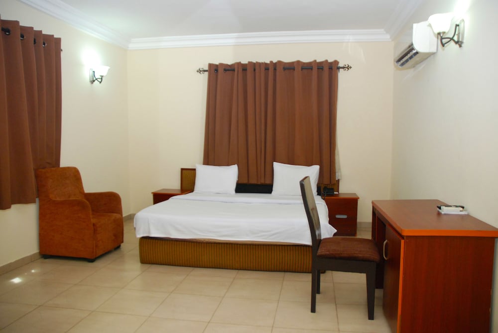 Executive Suite (Wing 2)