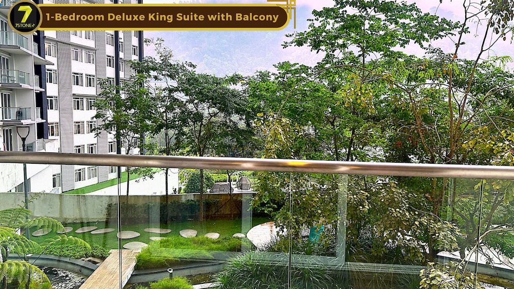 1-Bedroom Deluxe King Suite with Balcony - Photo 6