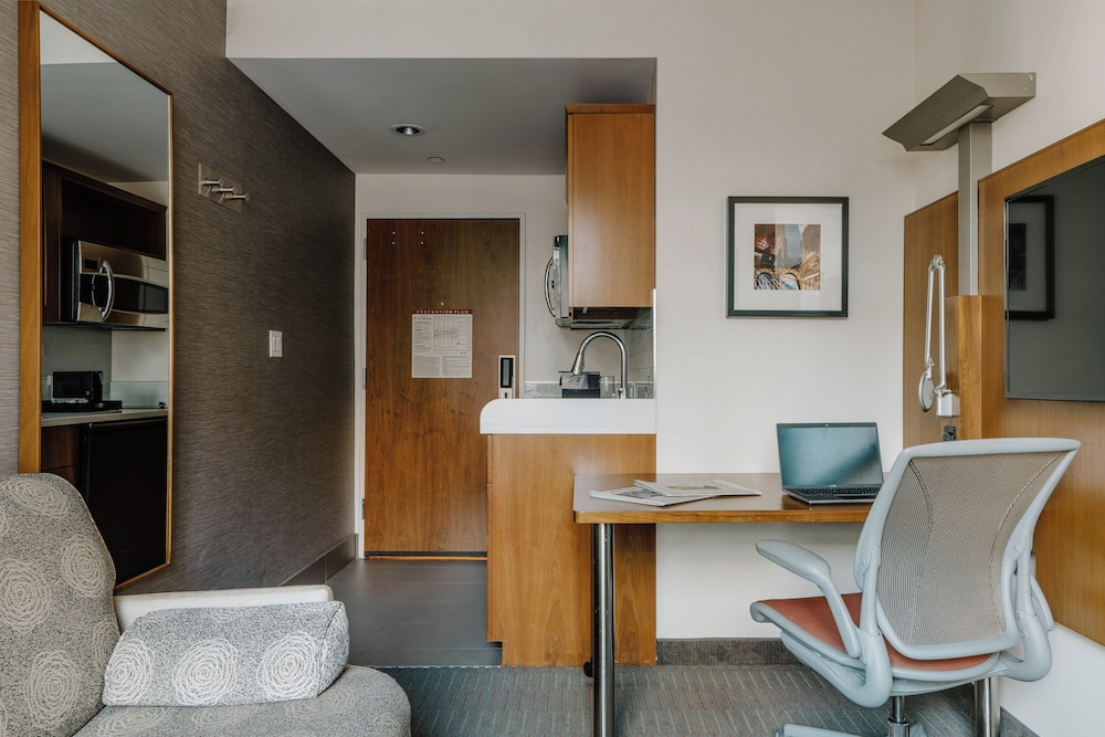 Suite, Kitchen (One Room)