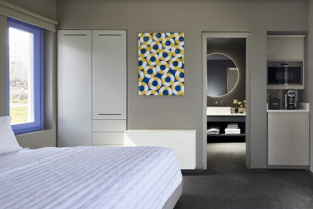 Studio Villa with Private Heated Plunge Pool and Sea View