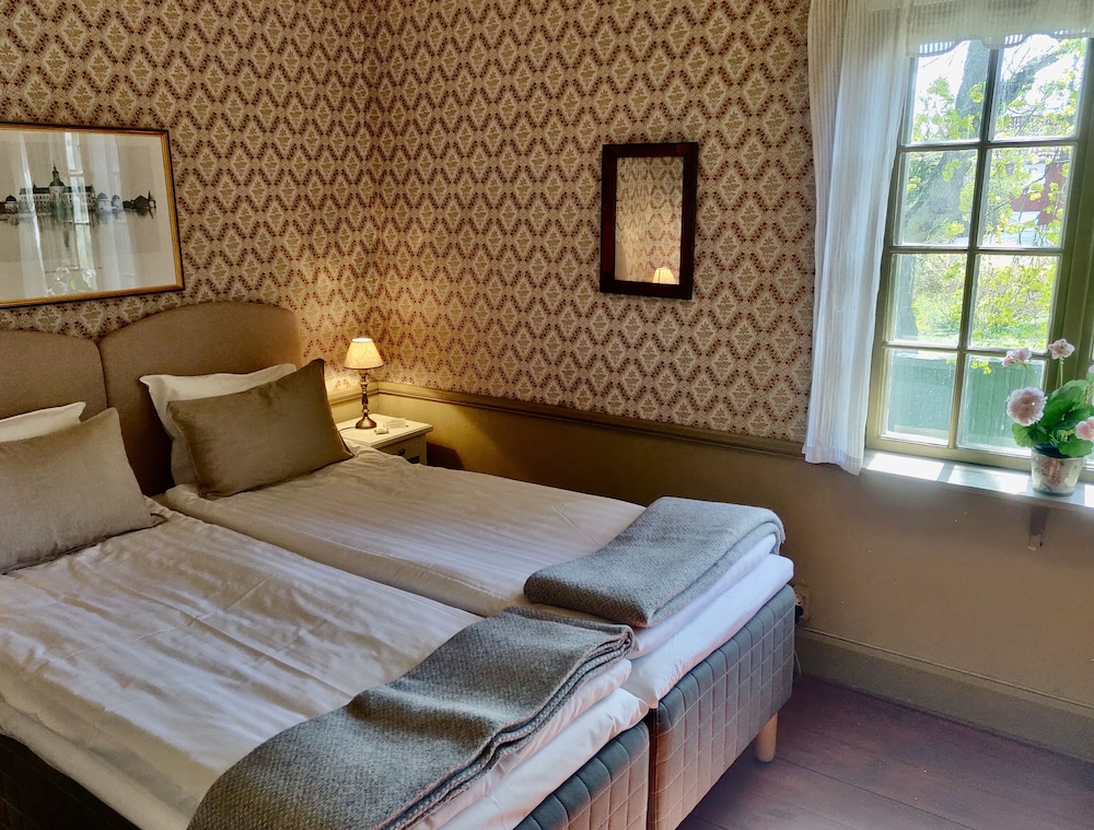Romantic Room, Shared Bathroom photo 1