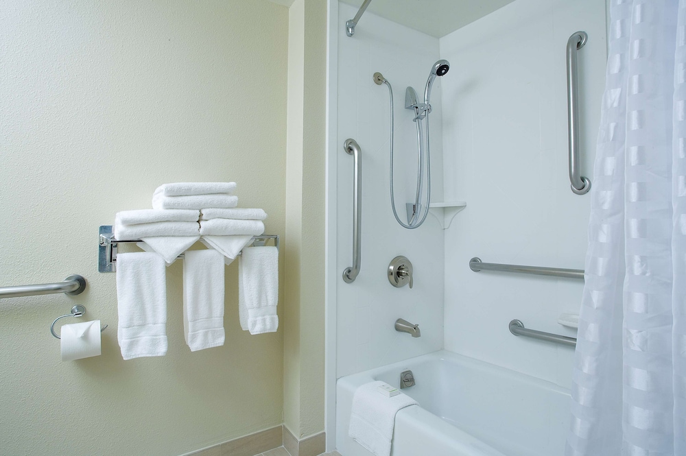 1 King Suite, Mobility/Hearing Access (Bathtub) - Photo 11