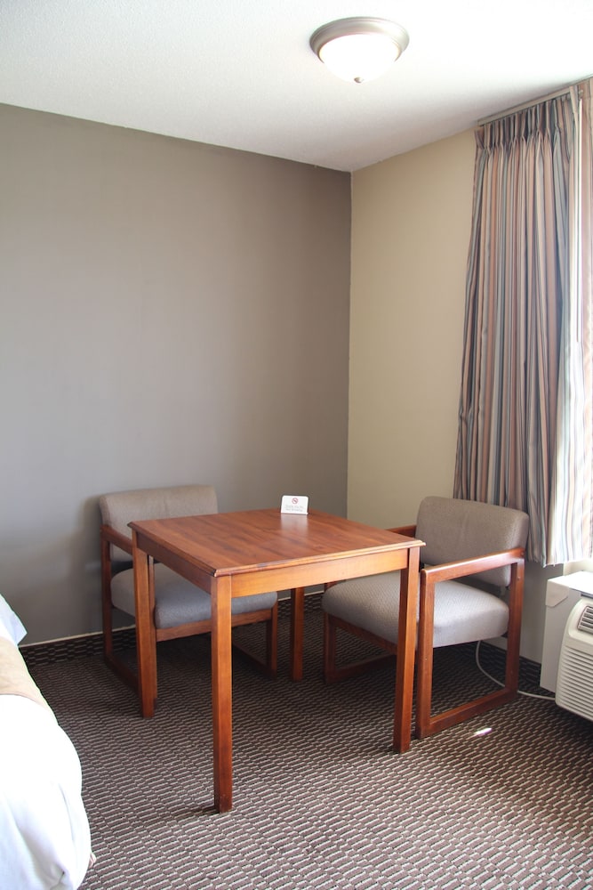 Premium Double Room, 2 Double Beds, Refrigerator & Microwave photo 3