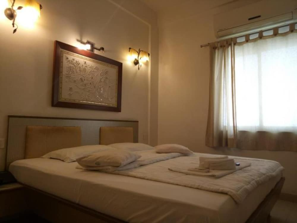 Luxury Suite - Photo 5