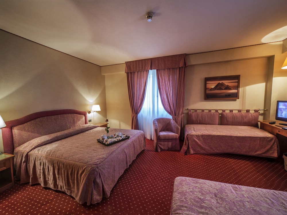 Family Quadruple Room - Photo 1