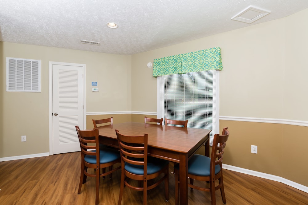 Condo, 3 Bedrooms - Photo 10