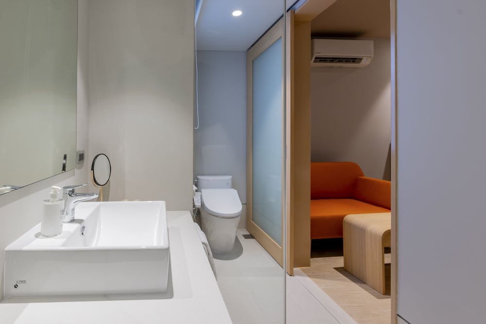 Standard Plus Room thumbnail 5