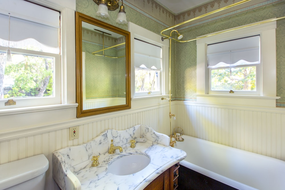 Superior Room, 1 King Bed, Fireplace (Parlor) - Photo 4