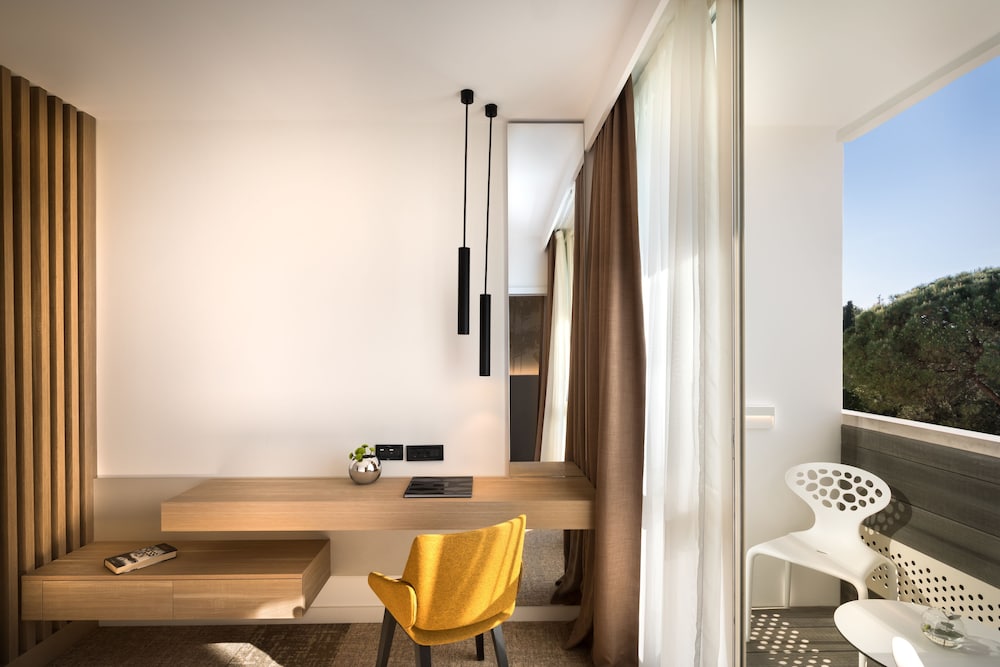 Family Room, 2 Bedrooms - Photo 3