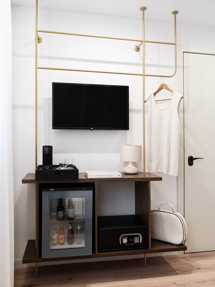 Compact Room with Lobby View photo 2