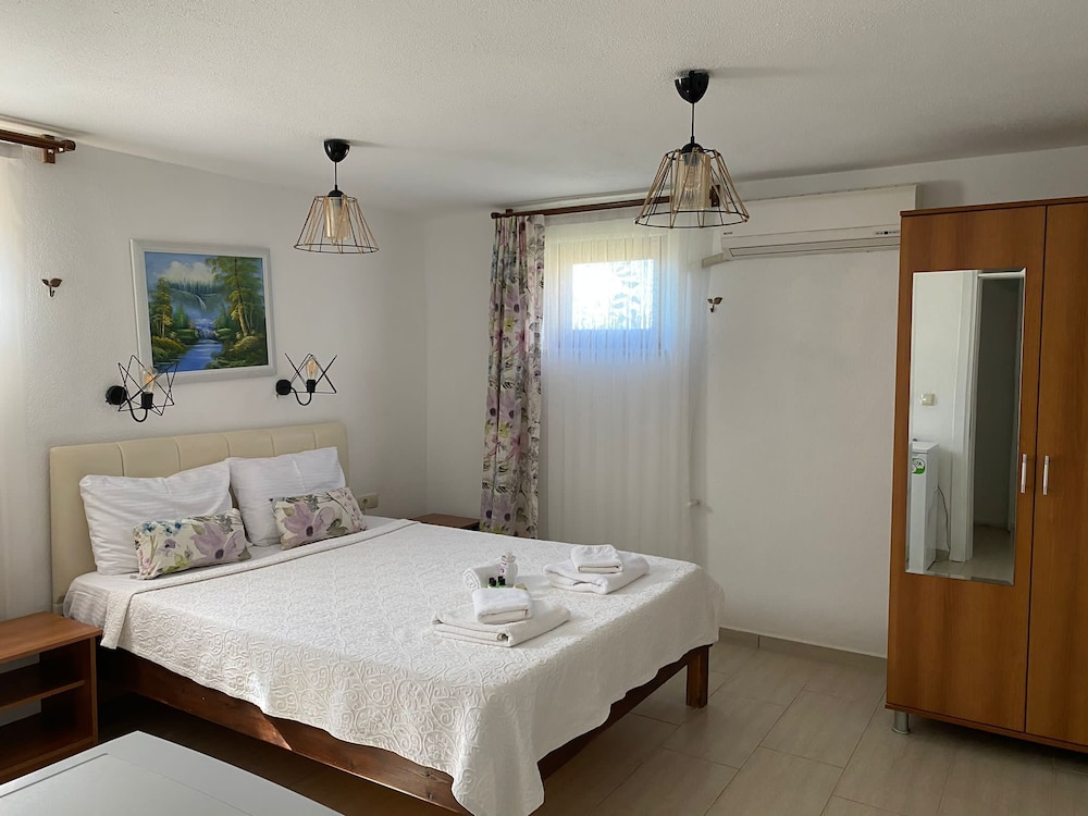 Economy Double Room, Basement Floor photo 1