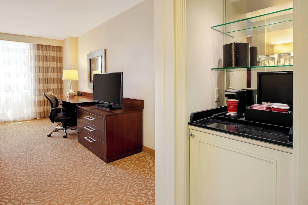 Premium Room, 1 King Bed, City View photo 2