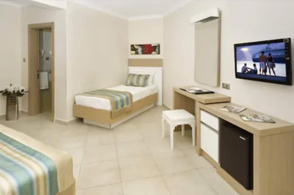 Comfort Triple Room photo 3
