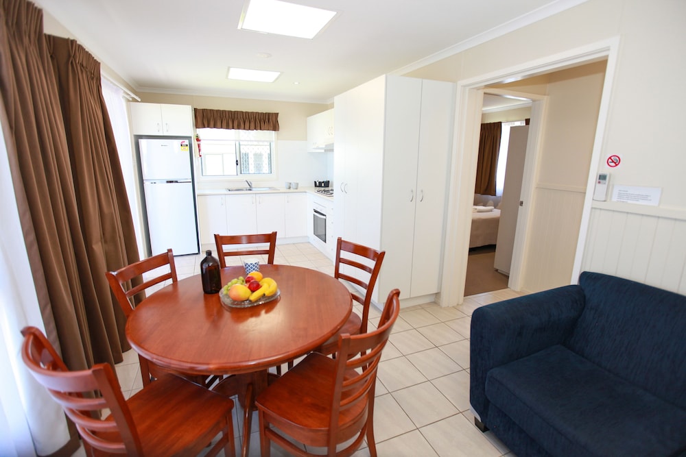 Deluxe Cabin, 2 Bedrooms, Beach View photo 3