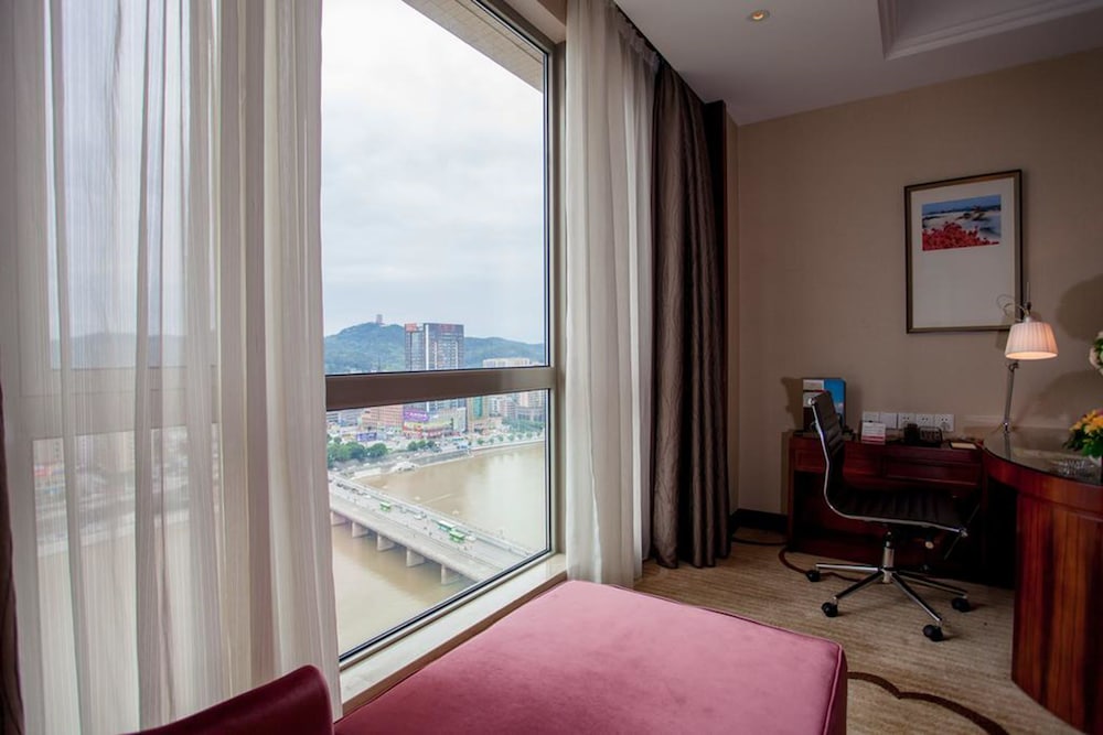 Room, 2 Twin Beds, River View - Photo 4