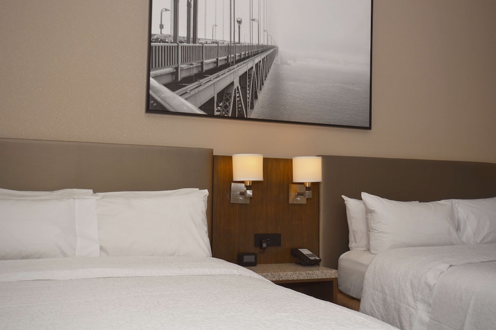Room, 2 Queen Beds, Refrigerator photo 2