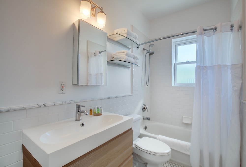 One Bedroom Suite, Street View thumbnail 6