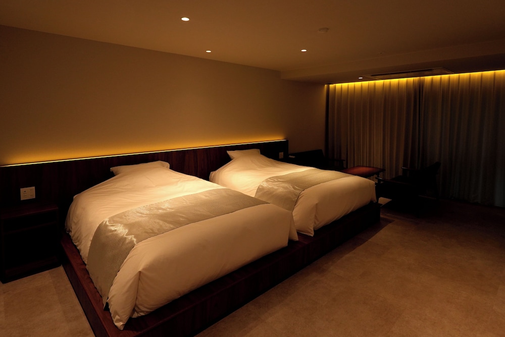 Room, Garden View