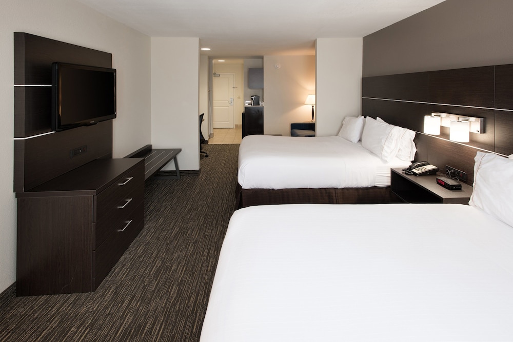 Suite, 2 Queen Beds, Accessible (Comm, Tub) - Photo 1