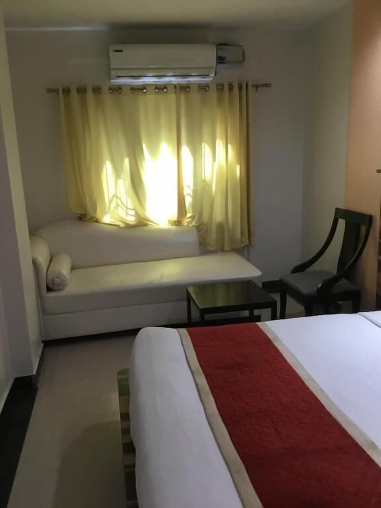 Deluxe Room - Photo 17