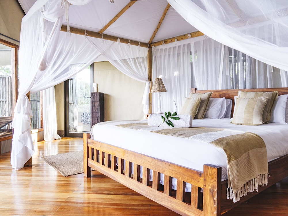 Tent (Anabezi)