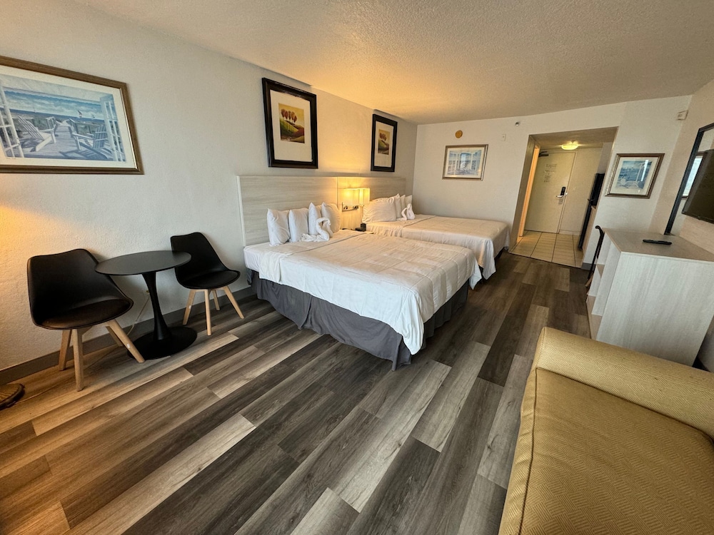 Deluxe Room, 2 Queen Beds, Kitchenette, Oceanfront - Photo 2