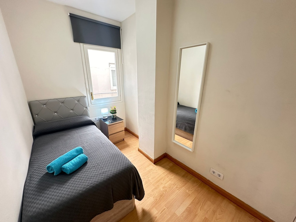 Single Room, Shared Bathroom photo 3