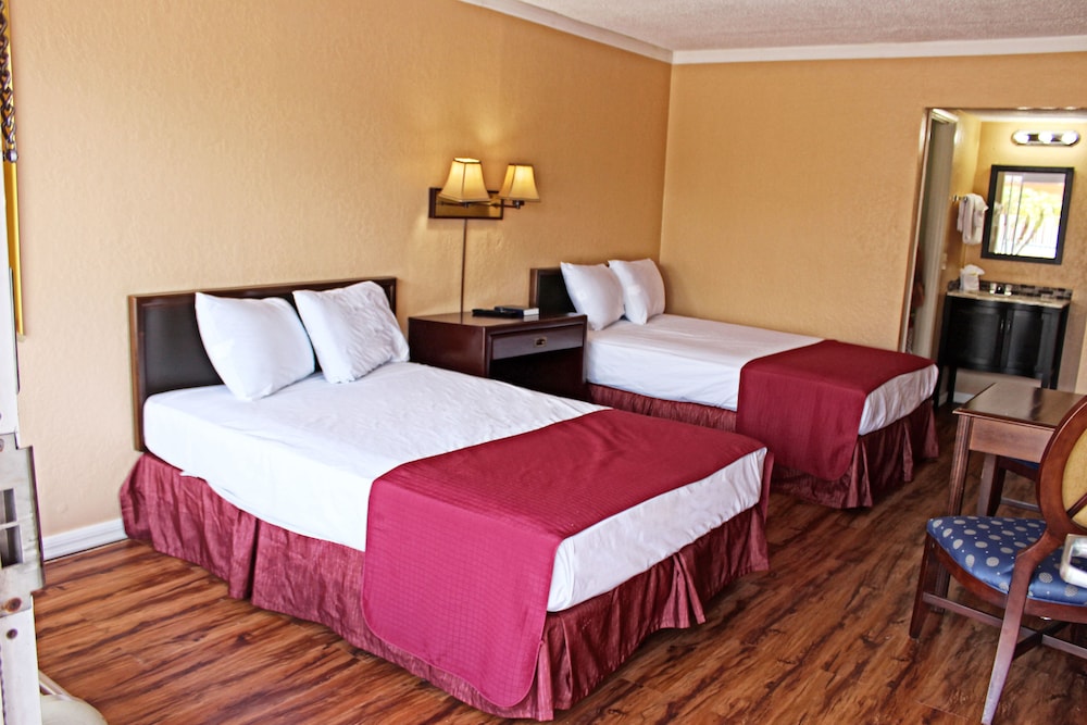 Economy Room, 2 Double Beds photo 1