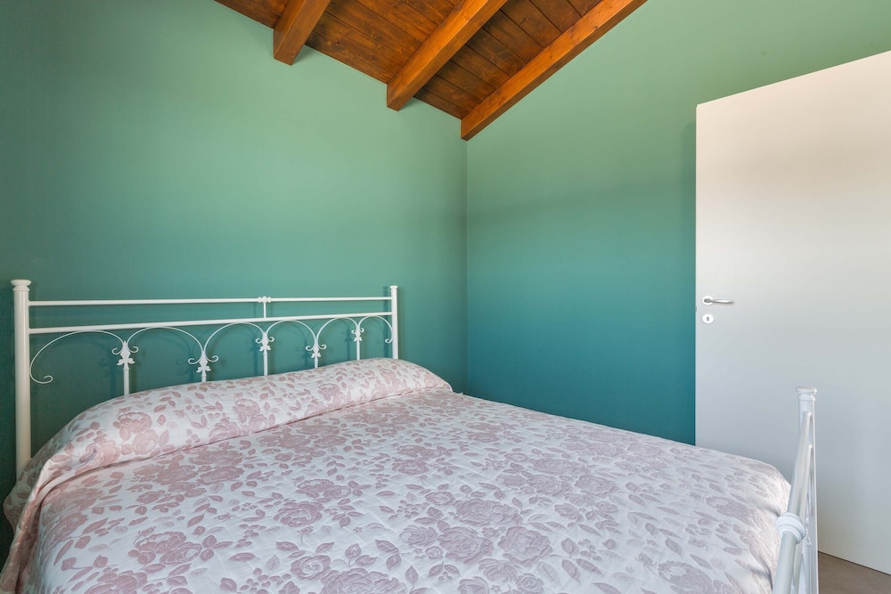Basic Villa photo 3