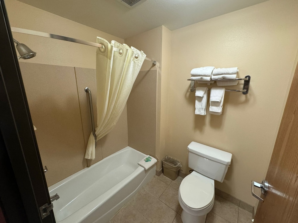 Room, 2 Queen Beds, Non Smoking - Photo 2