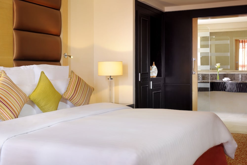 Deluxe Room, 1 Queen Bed - Photo 2