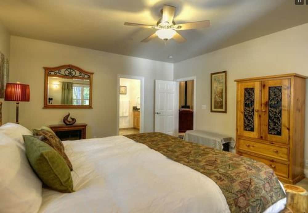 Room, Private Bathroom (Bigleaf Maple) photo 1