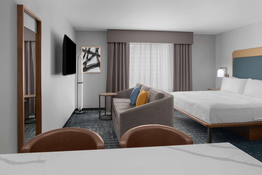 Room, 1 King Bed, Accessible (Mobility & Hearing, Roll-In Shower) photo 1