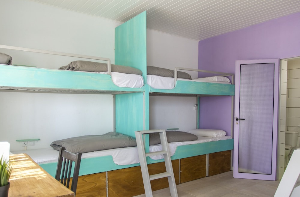Dormitorio compartido, solo mujeres