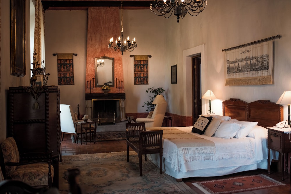 Superior Room, 1 King Bed photo 2
