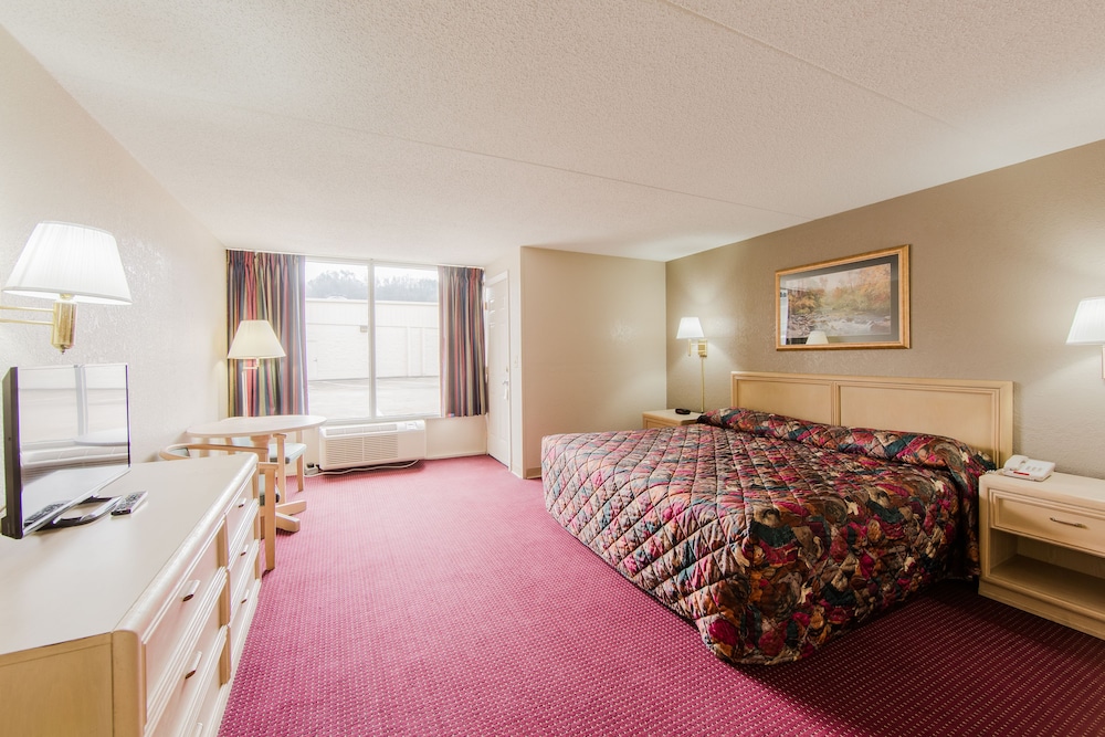 Deluxe Room, 1 King Bed - Photo 5
